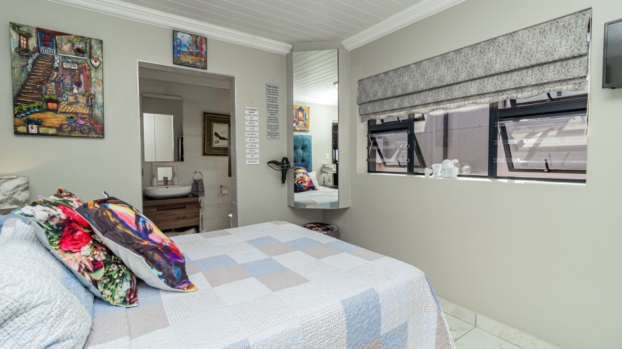 4 Bedroom Property for Sale in Monte Christo Western Cape